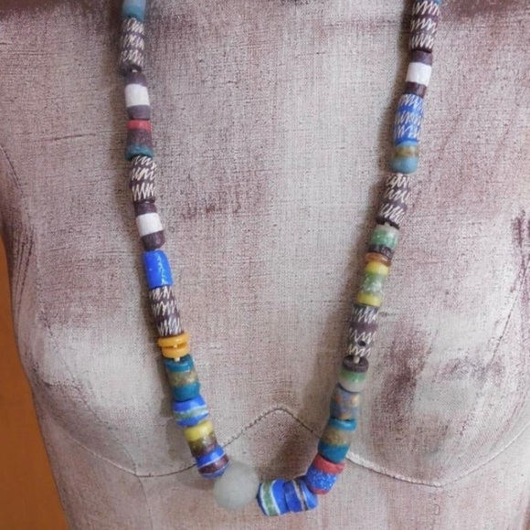 ANTIQUE AFRICAN TRADE BEADS - Picture 1 of 3